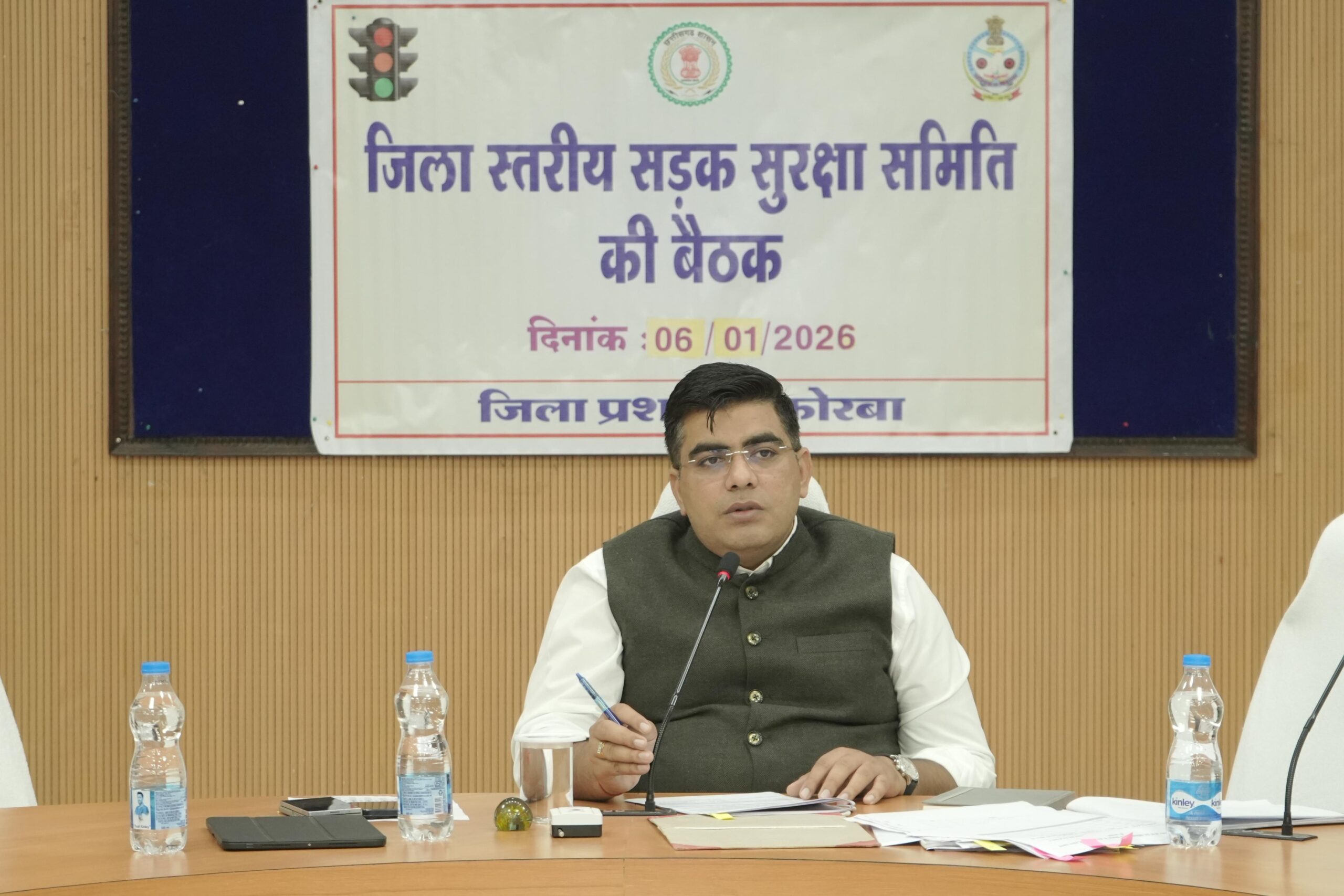 कलेक्टर की अध्यक्षता में जिला स्तरीय सड़क सुरक्षा समिति की बैठक हुई आयोजित, यातायात व्यवस्था सुधारने, ब्लैक स्पॉट दुरुस्त करने कलेक्टर ने दिए सख्त निर्देश