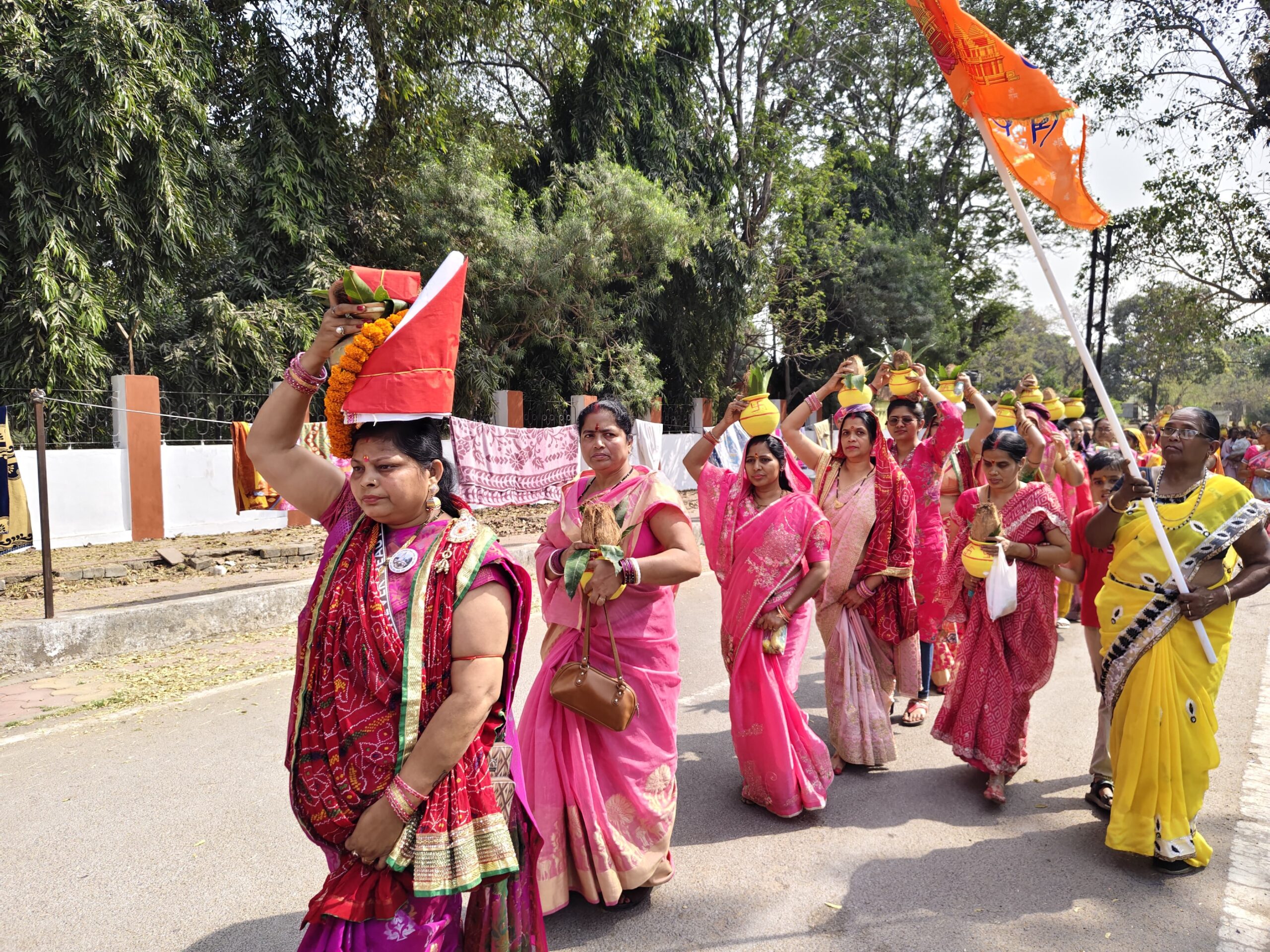 भव्य कलश यात्रा के साथ शिव महापुराण कथा व रूद्र महायज्ञ का शुभारंभ, उमड़ी श्रद्धालुओं की ऐतिहासिक भीड़