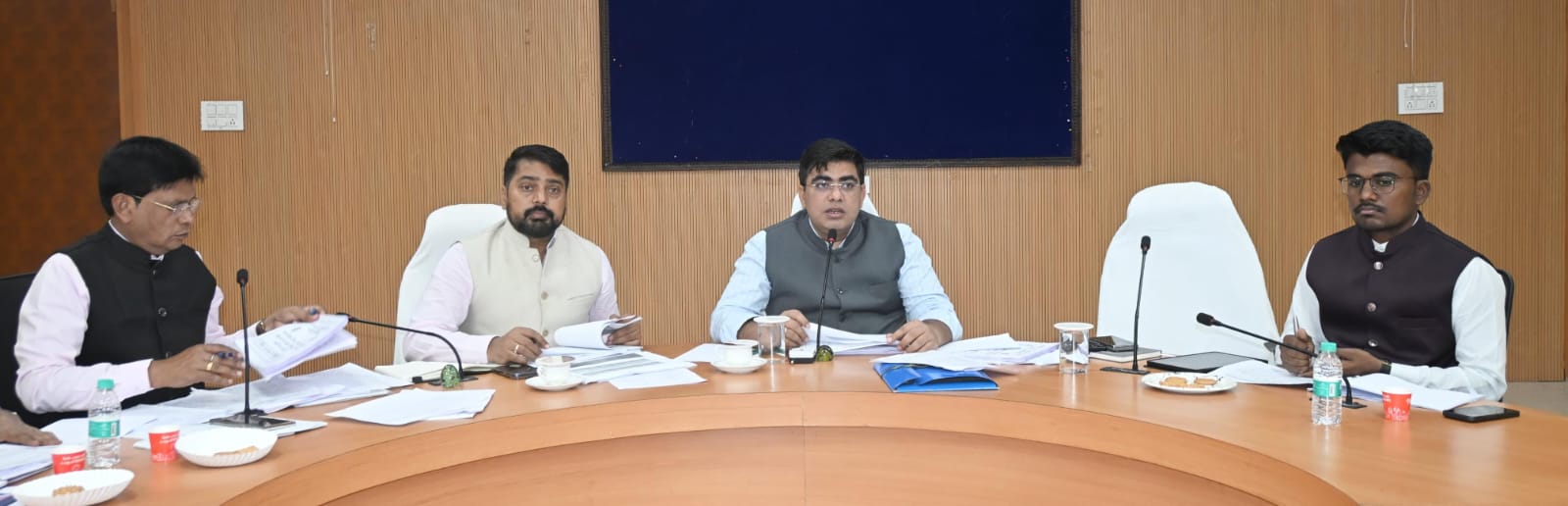 सफाई व्यवस्था दुरुस्त रखकर मॉडल वार्ड बनाएंः कलेक्टर कुणाल दुदावत