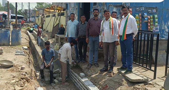 कांक्रीट के बजाए ईंट से नाली निर्माण, भ्रष्टाचार का आरोप, मामले में जांच व कार्रवाई की मांग, धरना-प्रदर्शन की चेतावनी