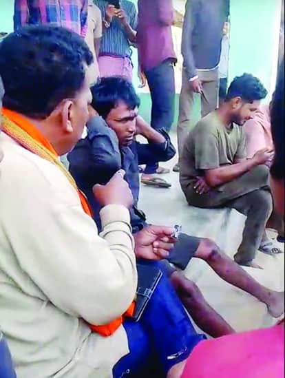 युवक की बच्चा चोर समझकर पिटाई