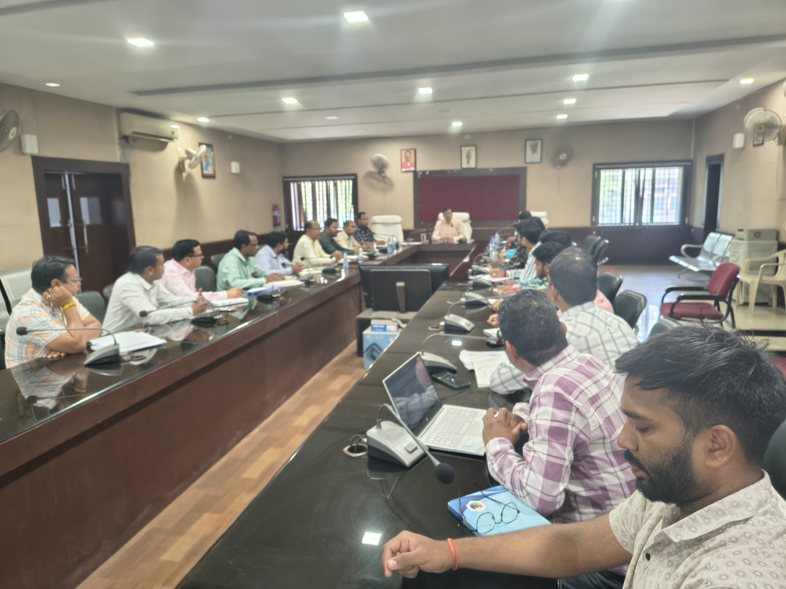 जिले में मनरेगा के तहत नवा तरिया आय के जरिया अभियान शुर, सीईओ ने मनरेगा, एनआरएलएम एवं लाइन विभागों की ली समीक्षा बैठक