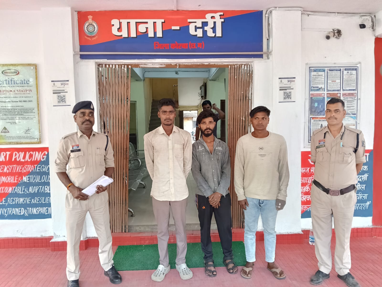 चोरी के मामले में फरार 3 आरोपी गिरफ्तार, भेजे गए न्यायिक रिमांड पर