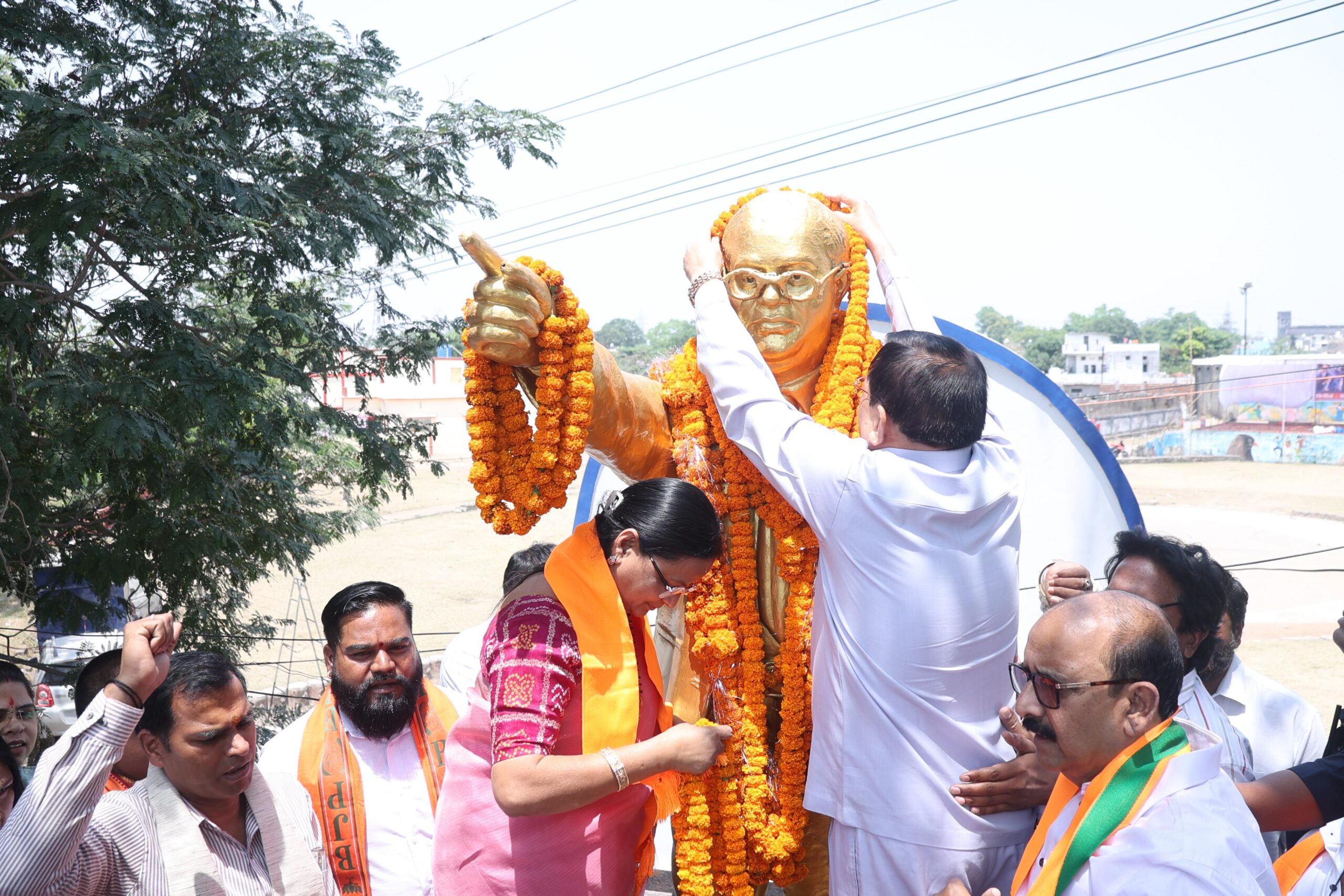 डॉ. भीमराव आंबेडकर जयंती पर मंत्री लखनलाल देवांगन ने अर्पित की पुष्पांजलि, विचारों को जीवन में उतारने का किया आह्वान