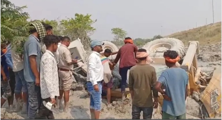 झाबु नवागांव का राखड़ डेम फूटा: मलबे में दबकर जेसीबी ऑपरेटर की हुई मौत, सुरक्षा व्यवस्था पर उठे गंभीर सवाल