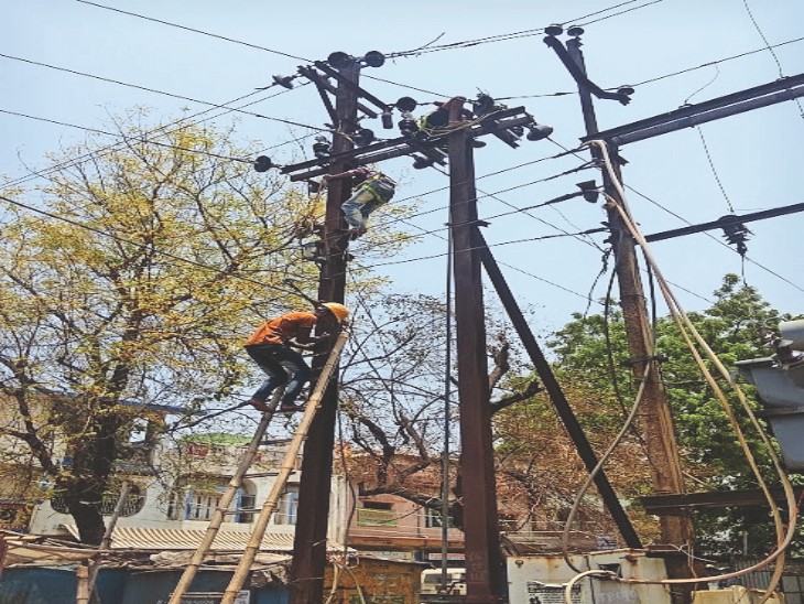 कटघोरा में गर्मी शुरू होते ही बिजली व्यवस्था चरमराई, बार बार गुल हो रही बिजली, बढ़ी परेशानी