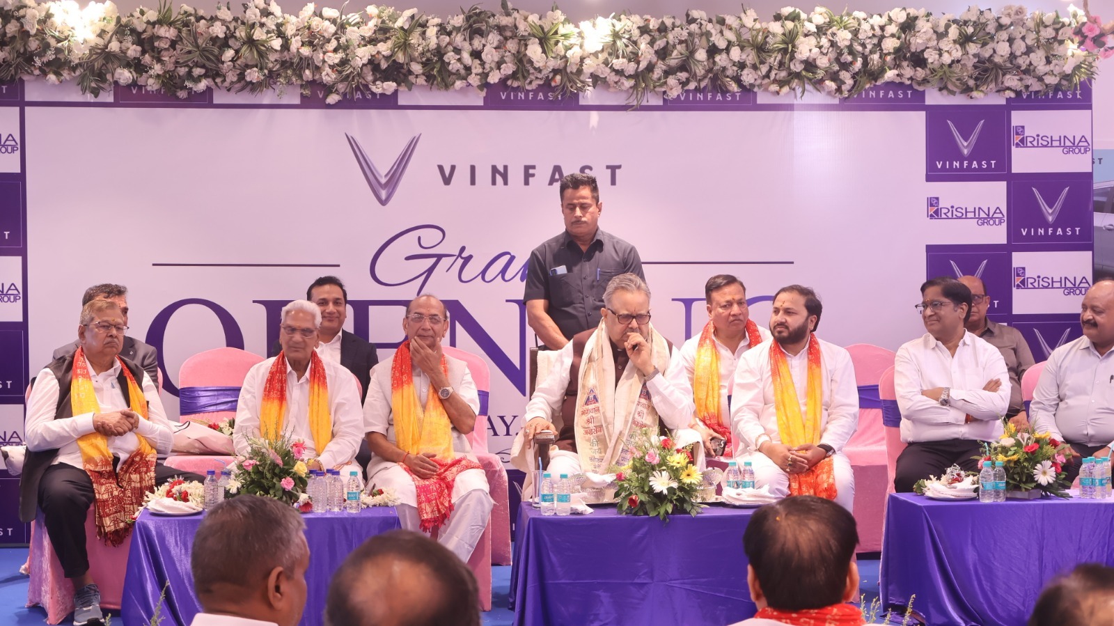 वियतनाम की कार “विनफास्ट” की भव्य लॉन्चिंग डॉ. रमन सिंह के हाथों सम्पन्नइलेक्ट्रिक गाड़ियों में रोड टैक्स को कम करने की मांग पर विचार किया जाएगा- डॉ रमन सिंह