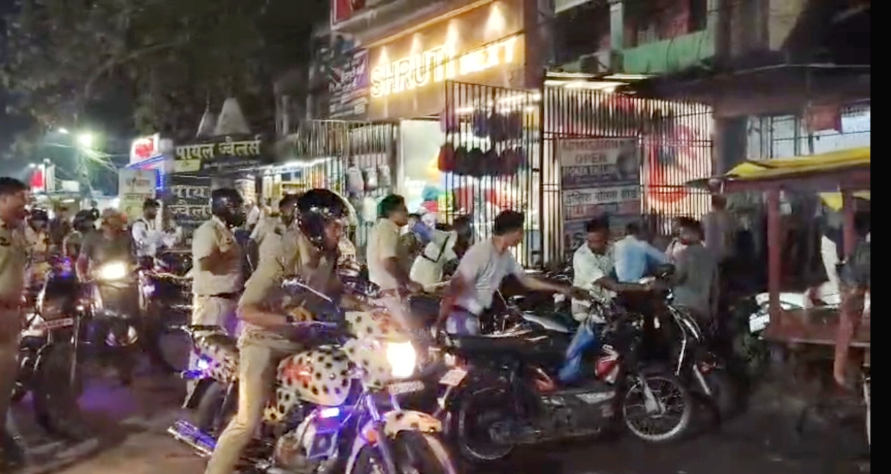सजग कोरबा – सतर्क कोरबा अभियान के तहत पुलिस की सघन बाइक पेट्रोलिंग एवं चेकिंग, संवेदनशील क्षेत्रों में बढ़ी निगरानी, अड्डेबाजी एवं असामाजिक तत्वों पर पुलिस की सख्त कार्रवाई