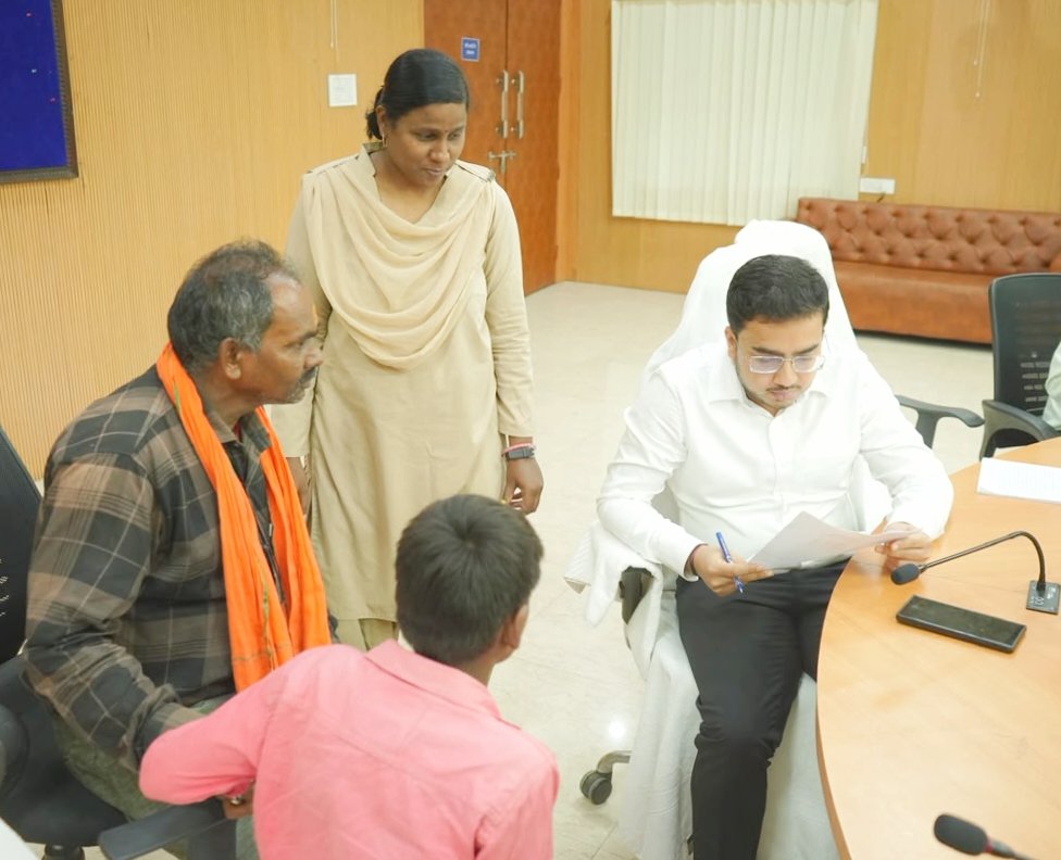 सीईओ प्रतीक जैन ने जनदर्शन में सुनीं, आमजनों की समस्याएं